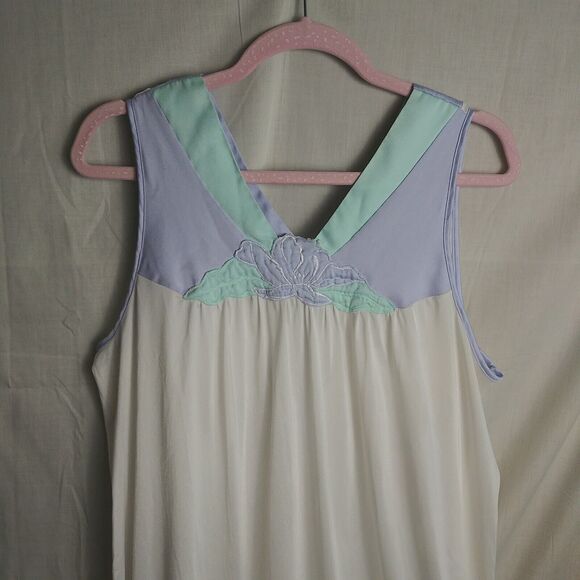 Yolande Nightgown Women's Large - Lavender - Mint Green Floral - Nylon - Vintage - Picture 1 of 7
